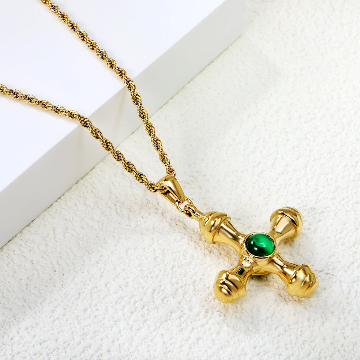 Collier pendentif œil de chat