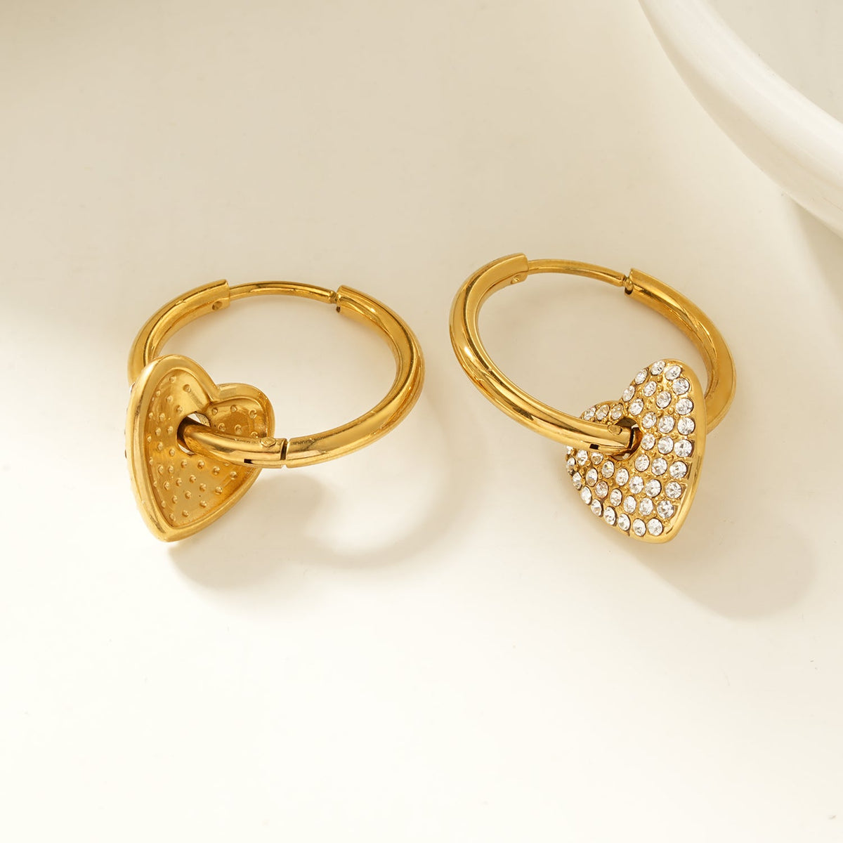 MAABU Gold : Créoles d'inspiration vintage avec pendentif cœur amovible serti de zircons