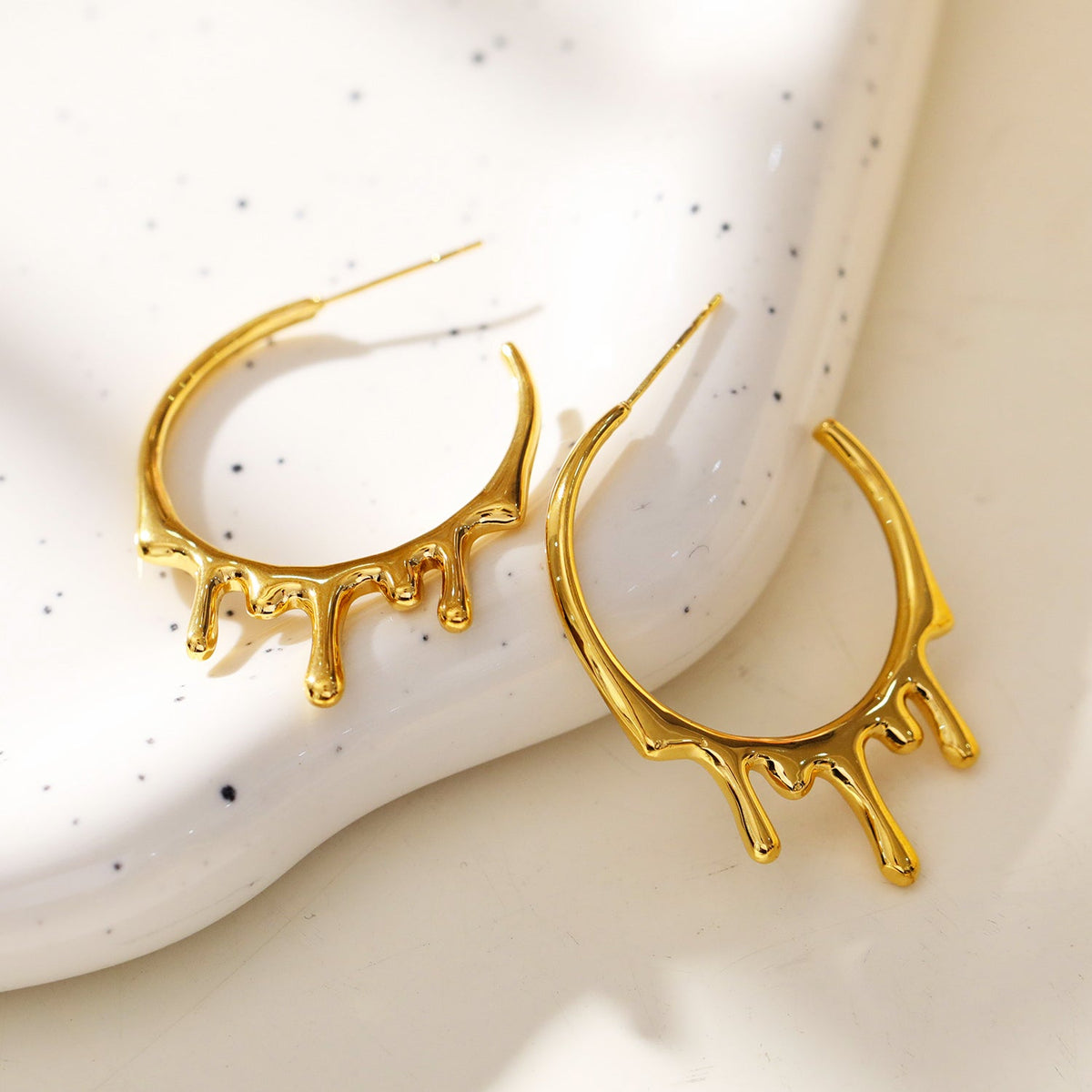 VASILIKI : Boucles d'oreilles créoles « Artistry in Motion » avec peinture coulante
