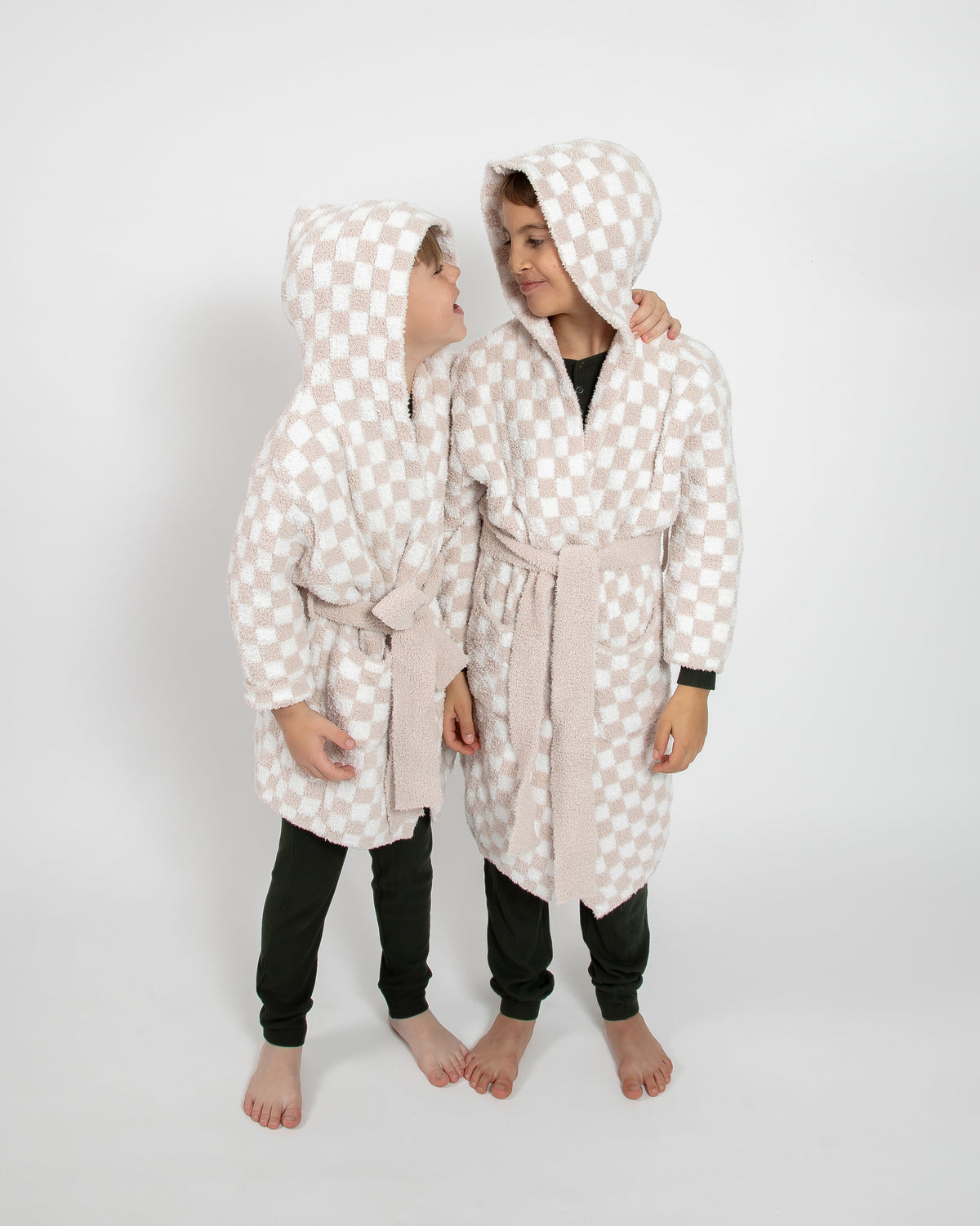 Robe à capuche à carreaux pour enfants - réapprovisionnement en avril