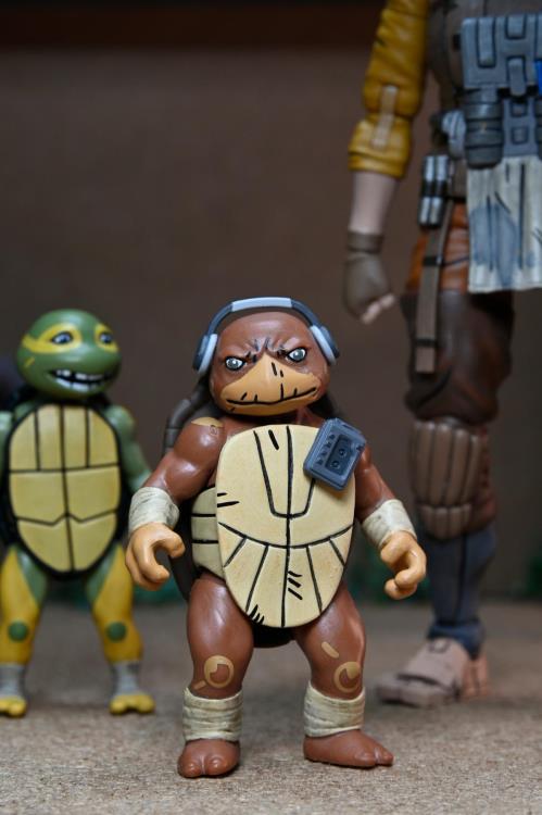Teenage Mutant Ninja Turtles: The Last Ronin - Les années perdues Grammy April avec bébé Yi et Moja
