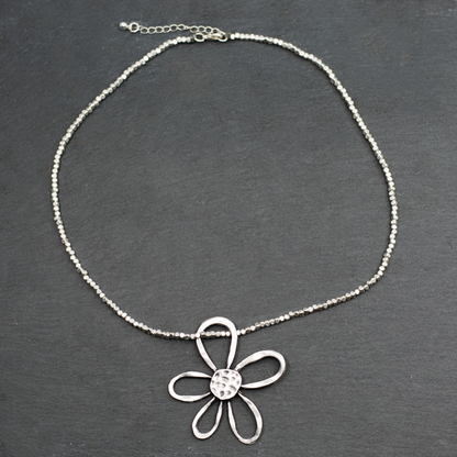 Collier fleur ouverte en plaqué argent