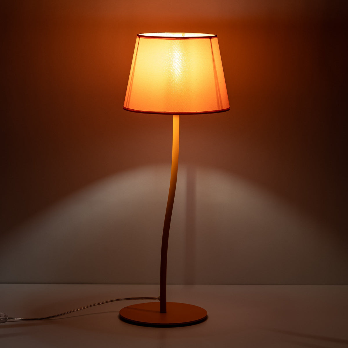 Lampe de chevet NICOLA orange de style moderne du milieu du siècle pour chambre, salon et bureau – Éclairage d'appoint rétro