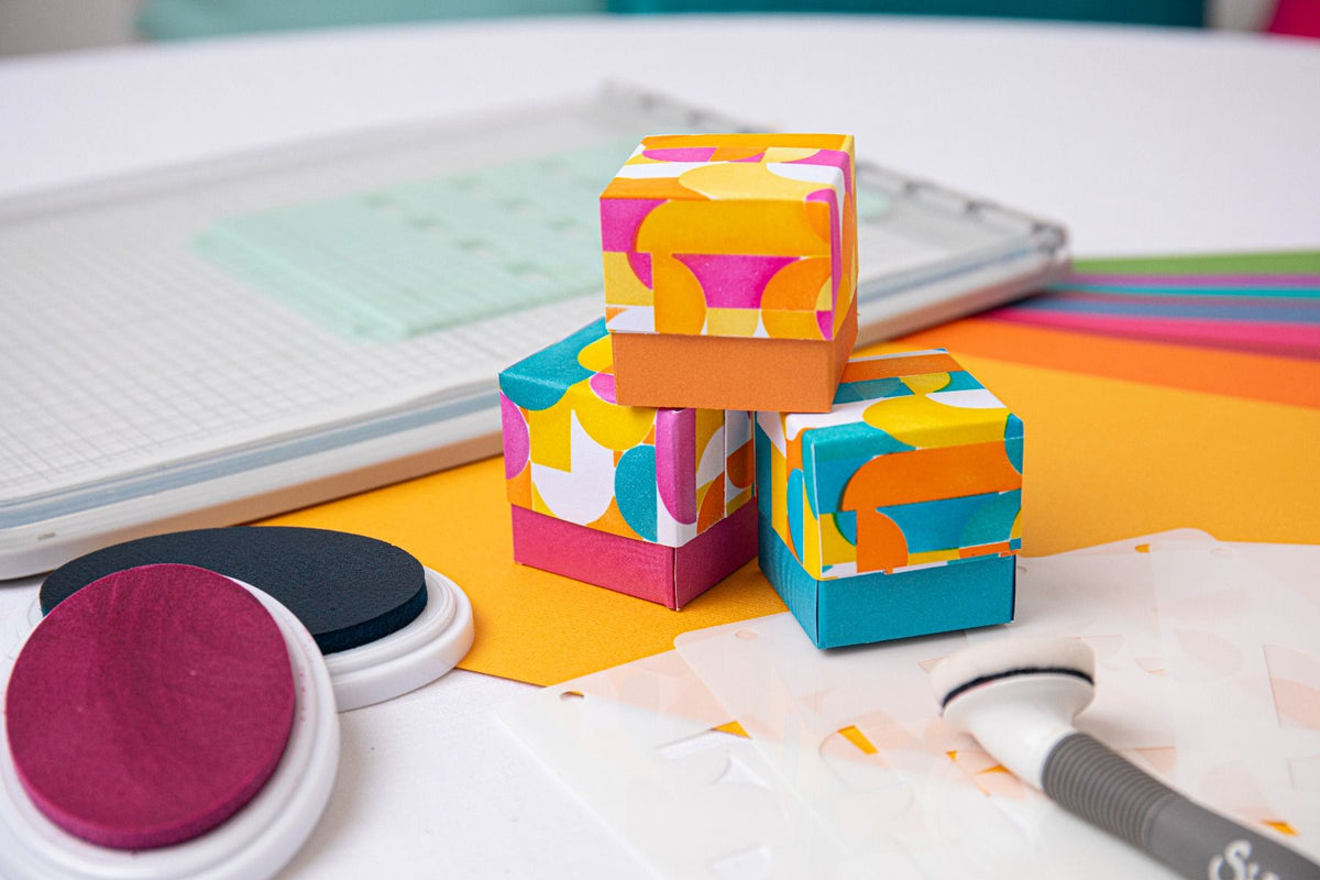 Pochoirs multicouches Sizzix A6 4 pièces Cosmopolitan, Around the Block par Stacey Park