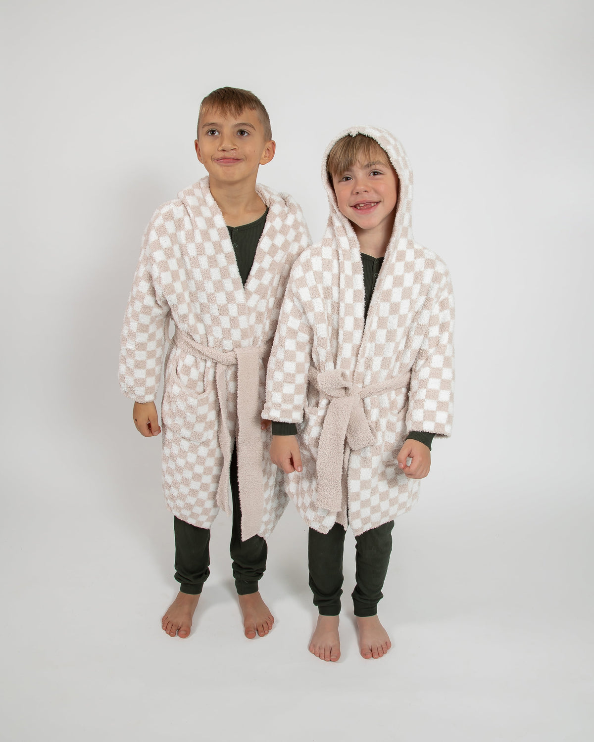 Robe à capuche à carreaux pour enfants - réapprovisionnement en avril