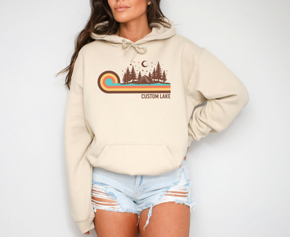 Sweat à capuche unisexe camping rétro années 70 | Vêtements de lac