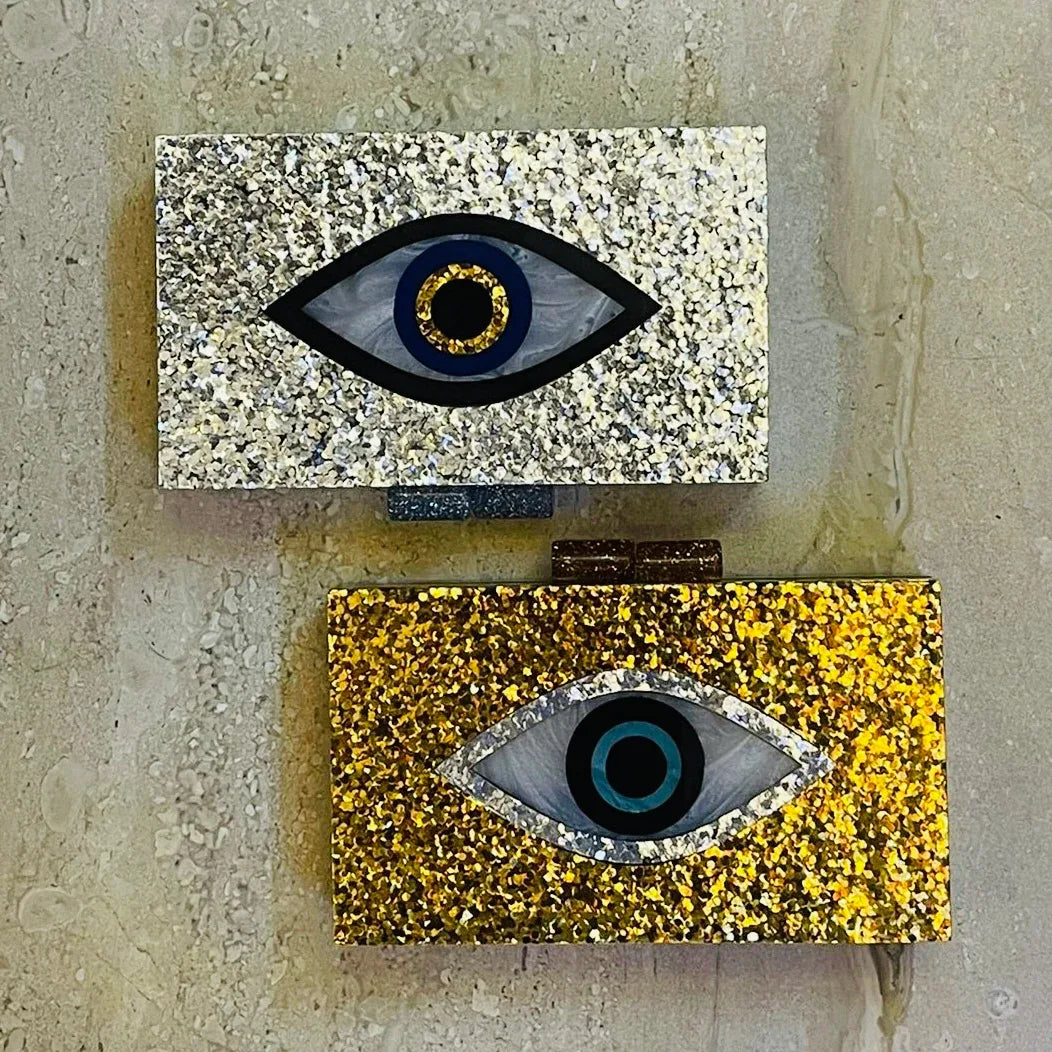 Pochette œil porte-bonheur argentée