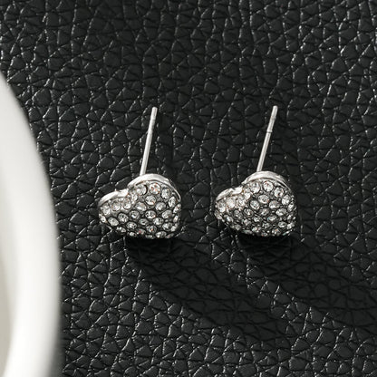ADORE Or blanc (ton argenté) : Clous d'oreilles en forme de cœur sertis de zircons cubiques (CZ) - Déclaration d'amour