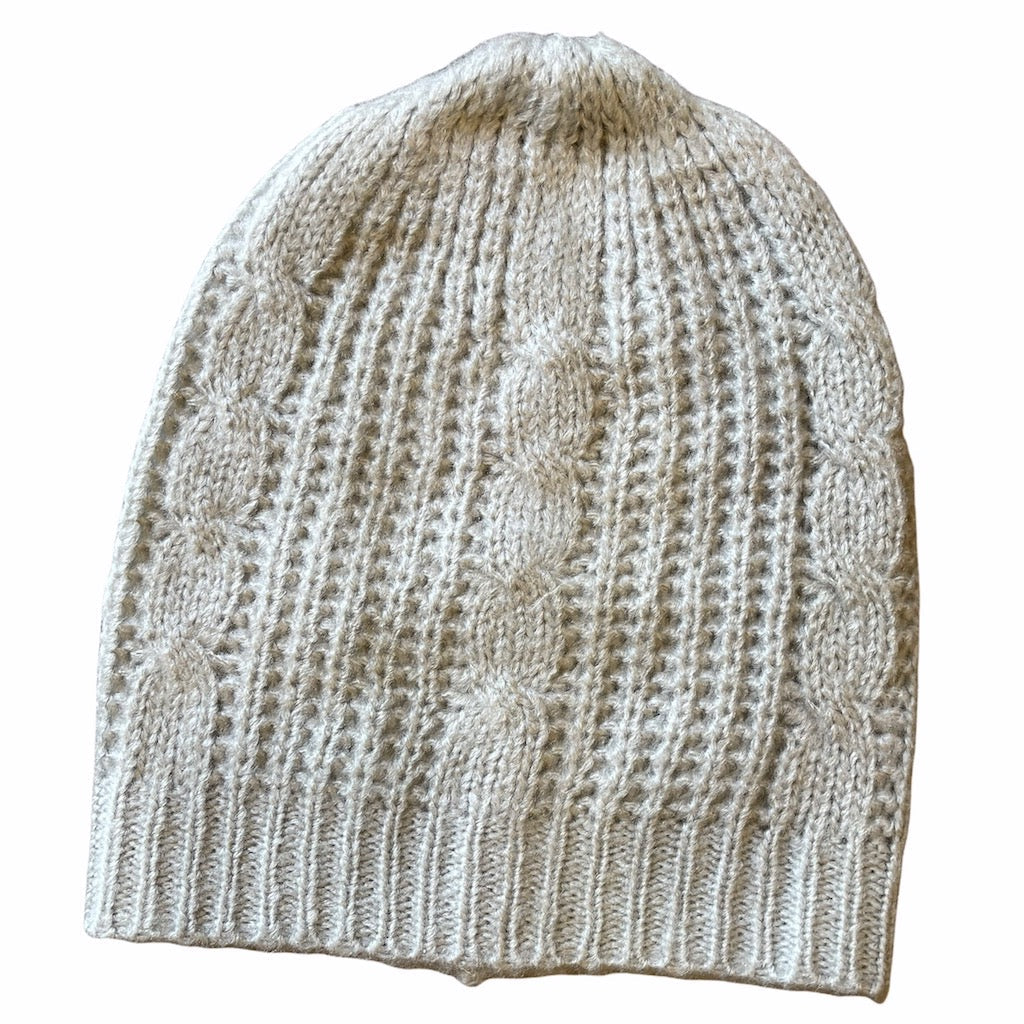 Bonnet en tricot torsadé