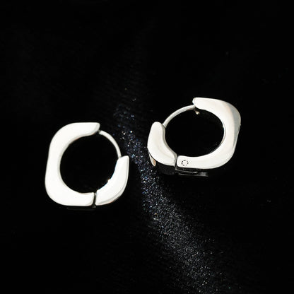 AIRA Or blanc (ton argenté) : Boucles d'oreilles créoles carrées arrondies style industriel chic