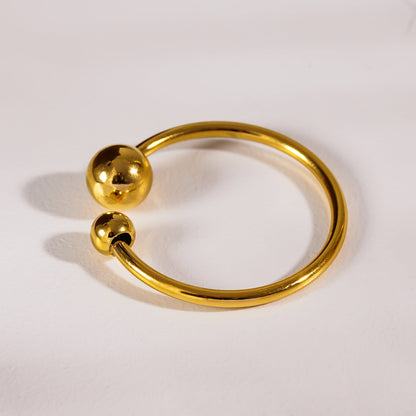 ALTHEA : Bague contemporaine essentielle avec perles rondes