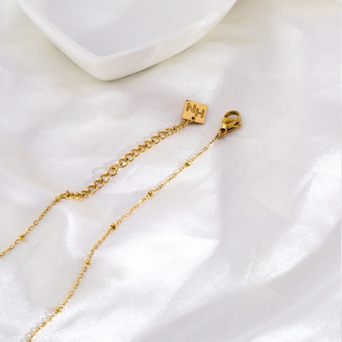AMASA : Chaîne perlée avec pendentif étoile et lune pavée de zircone - Or