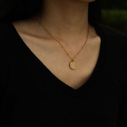 AMASA : Chaîne perlée avec pendentif étoile et lune pavée de zircone - Or