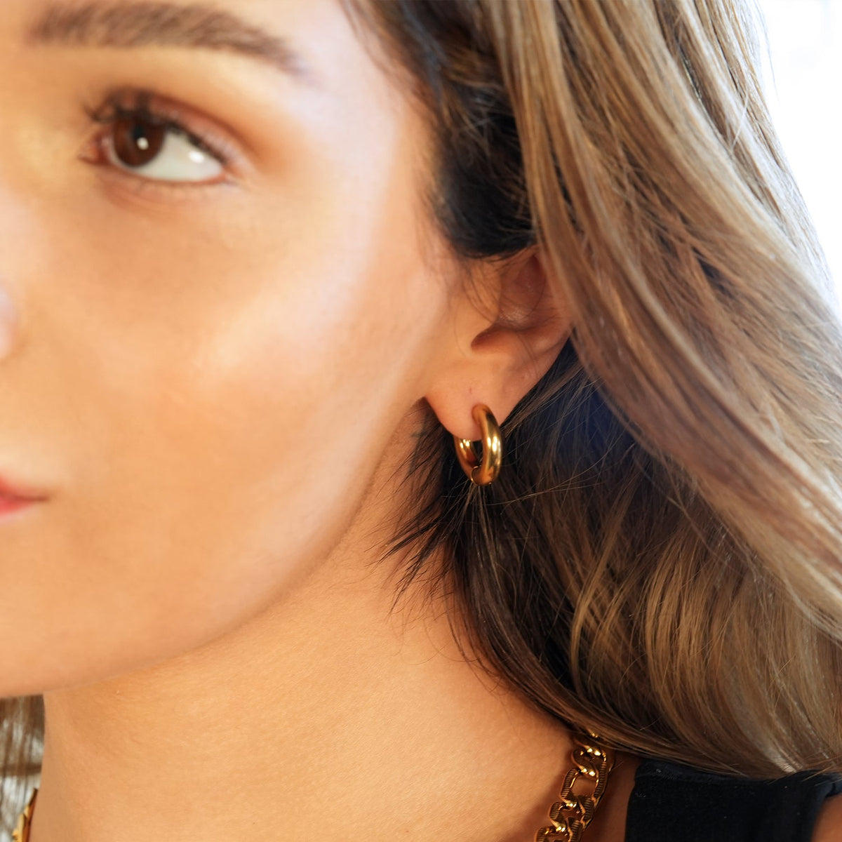 CHOLULA Gold: Mid Width Smooth Surface Tube Hoop Earrings