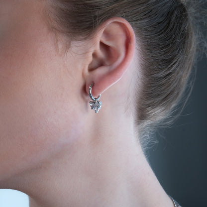 CREEDA Or Blanc (Tonalité Argentée) : Créoles Incrustées de Zirconium Style Vintage avec Pendentif Cœur en Moissanite