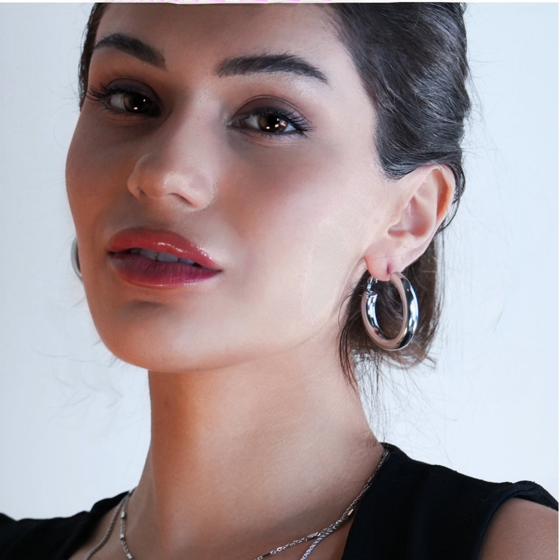 DERIVIER Argent (Or Blanc) : Boucles d'oreilles créoles semi-larges essentielles (3,5 cm)