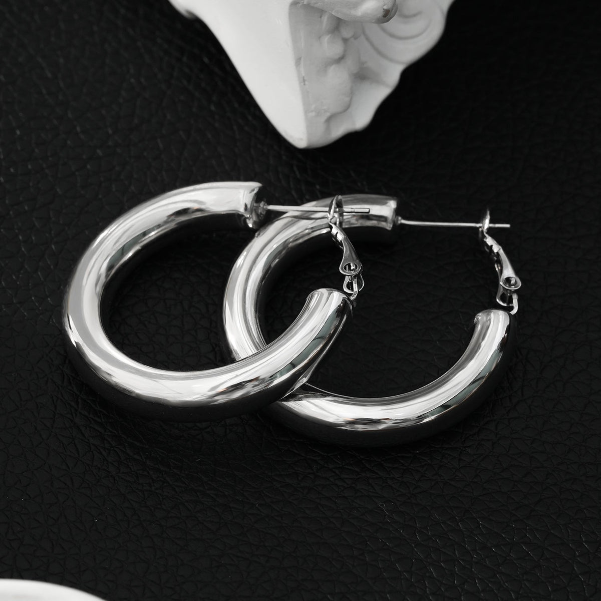 DERIVIER Argent (Or Blanc) : Boucles d'oreilles créoles semi-larges essentielles (3,5 cm)