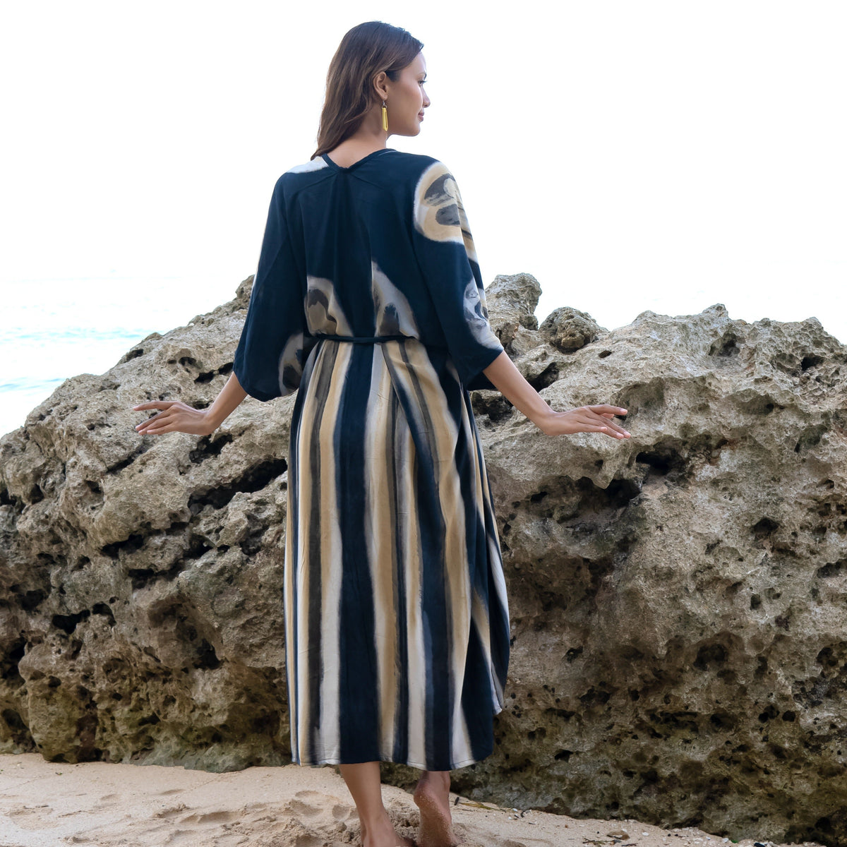 Bold Abstract Tie Dye Long Kimono In Grey & Gold
