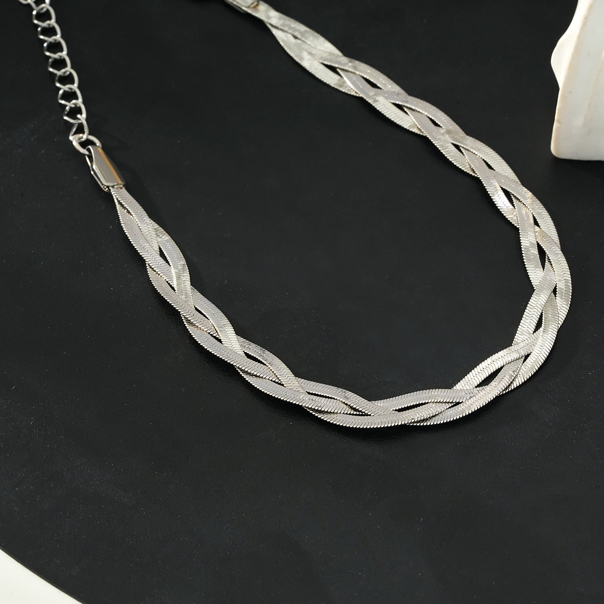 ELLA Or Blanc (Ton Argenté) : Bracelet Texturé Peau de Serpent Chevrons Entrelacés