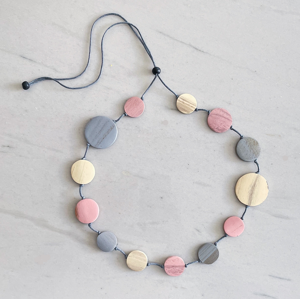 Collier rond en bois