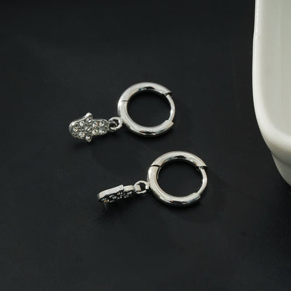 Boucles d'oreilles mini créoles en or blanc (ton argent) FATIMA : Zircons (CZ) pavés avec breloque main de Fatma – Un mélange parfait de style et de protection