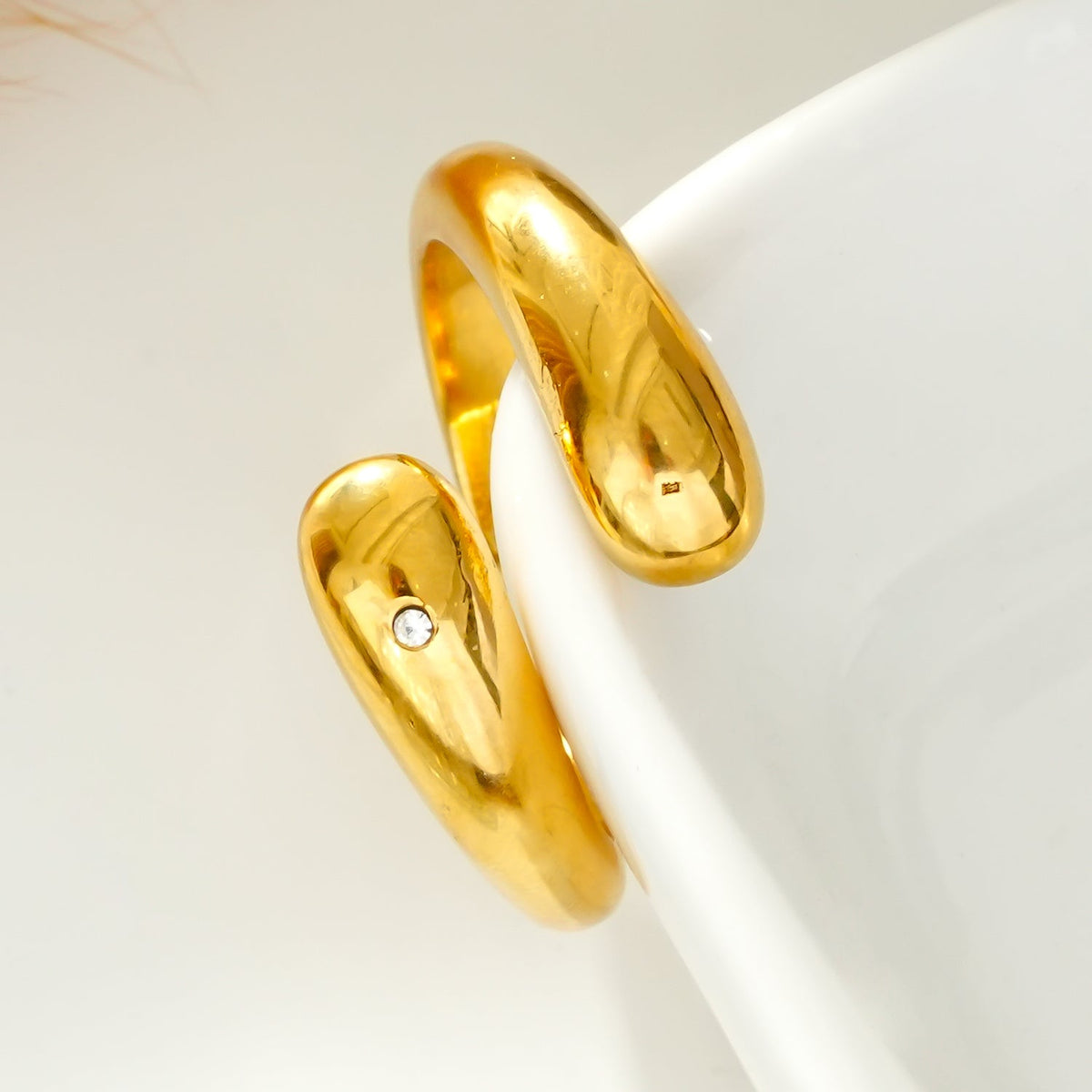 GARUVA: Modern Abstract Ring with Solitaire Zirconia Gemstone in Gold