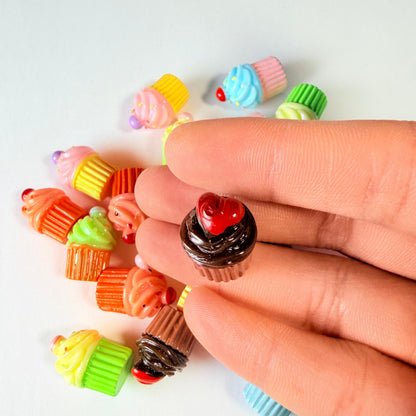 Mélange de breloques colorées mini cupcakes pour loisirs créatifs