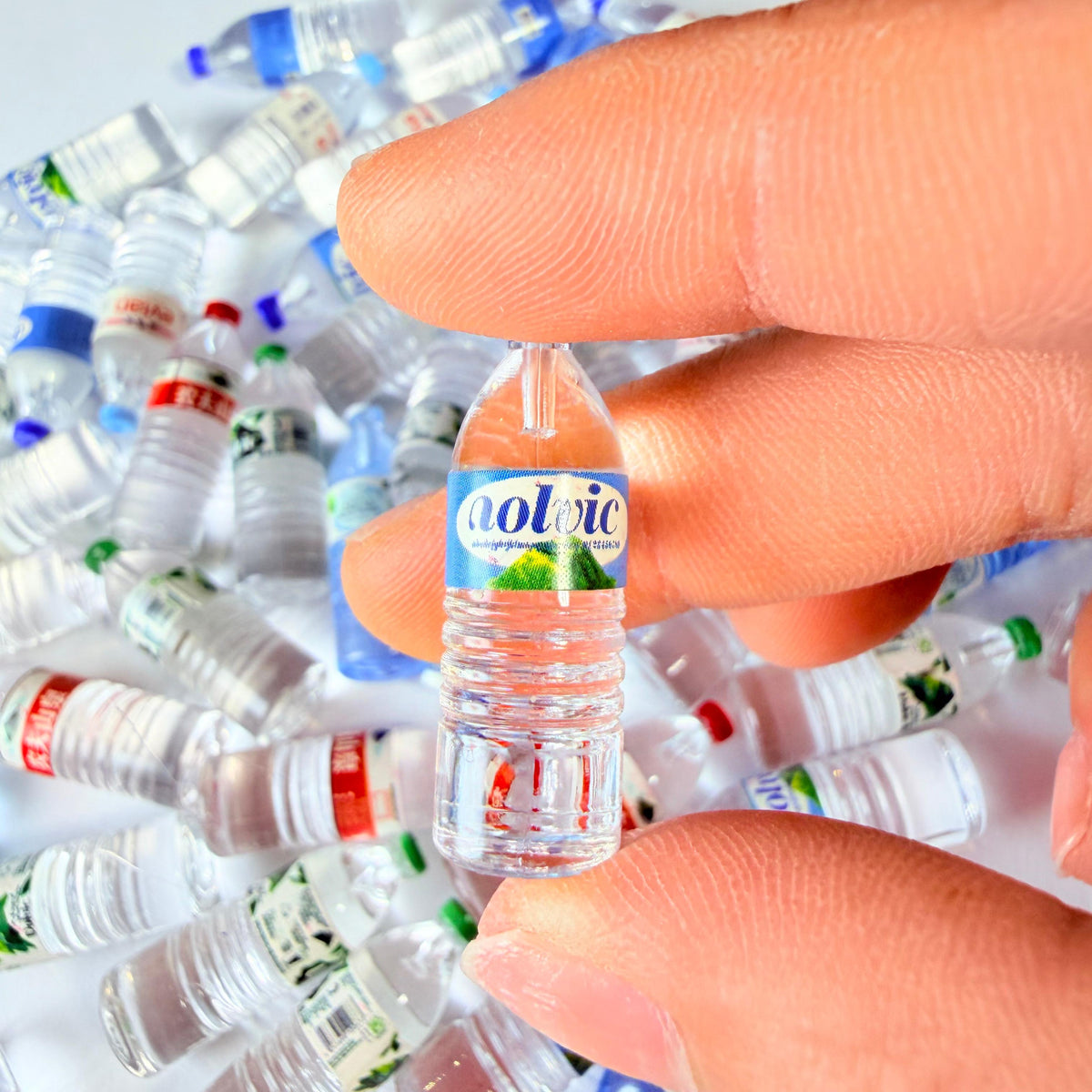 Breloques Mini Bouteilles d'Eau Mixtes pour Projets DIY
