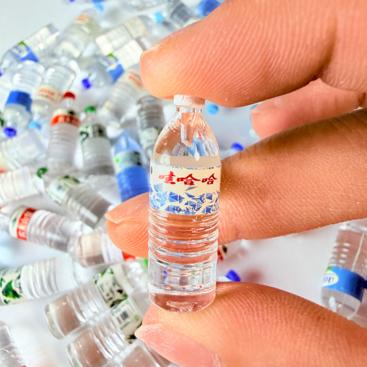 Breloques Mini Bouteilles d'Eau Mixtes pour Projets DIY