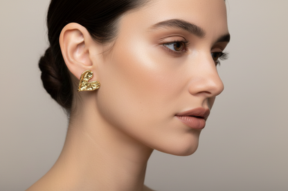 Clous d'oreilles Cœur en métal martelé – Acier inoxydable doré