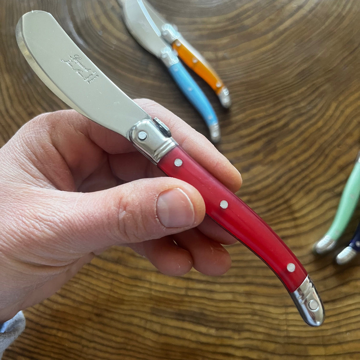 Couteau à beurre Laguiole ®, Rouge