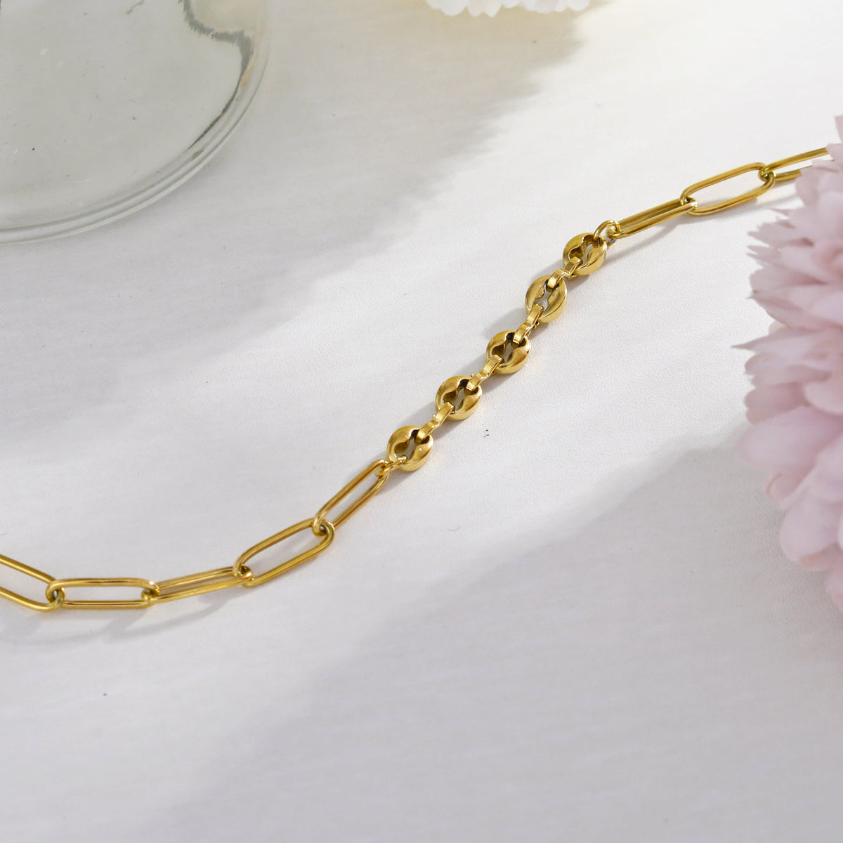 Bracelet chaîne en or IZARA avec trombones et perles ovales