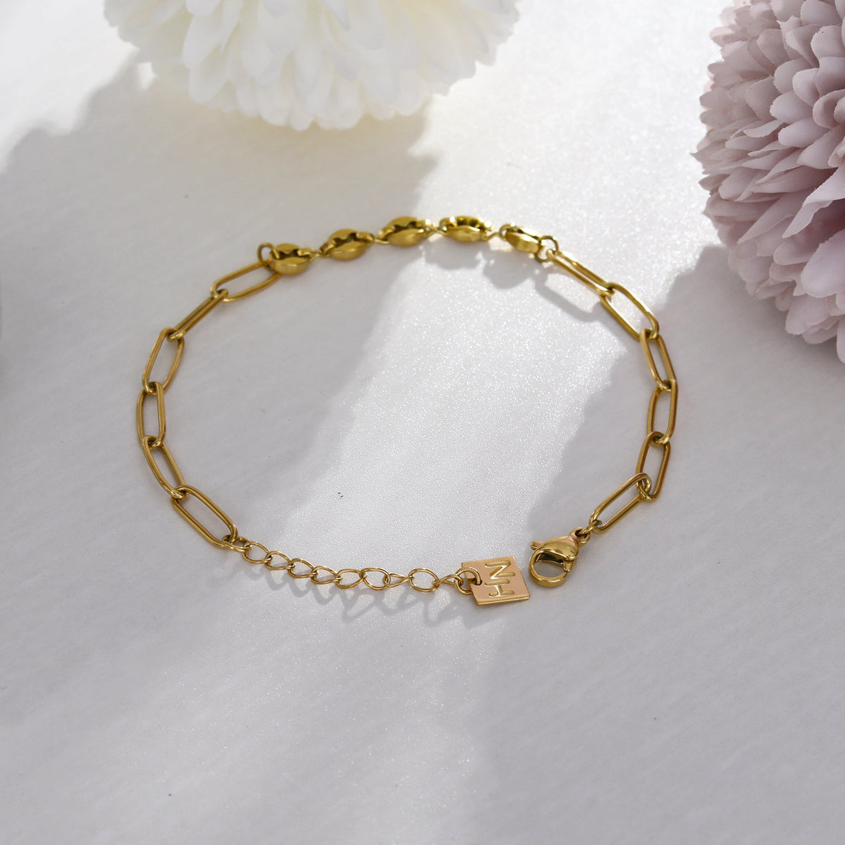 Bracelet chaîne en or IZARA avec trombones et perles ovales