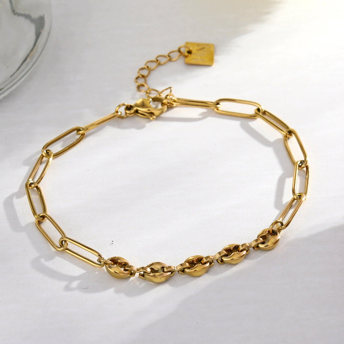 Bracelet chaîne en or IZARA avec trombones et perles ovales
