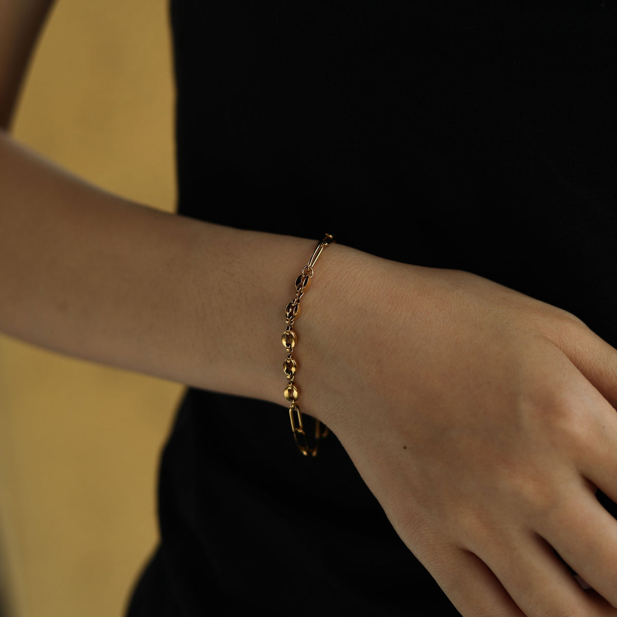 Bracelet chaîne en or IZARA avec trombones et perles ovales