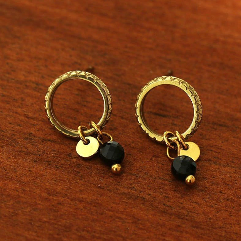 Style JAZMIN Noir-Or : Puces d'Oreilles avec Mini-Breloques