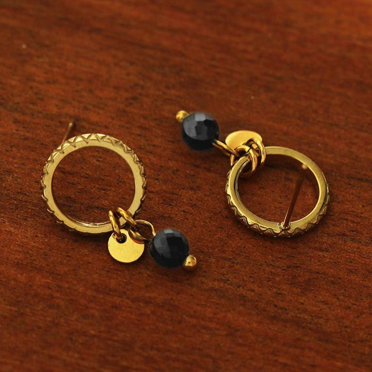 Style JAZMIN Noir-Or : Puces d'Oreilles avec Mini-Breloques