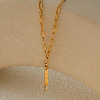 Style KORATIA: Minimalist Necklace with Paper-Clip Chain and Bar Charm Zirconia Embedded Pendant in Gold