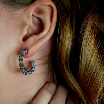 Boucles d'oreilles créoles KUMASI en argent richement texturé