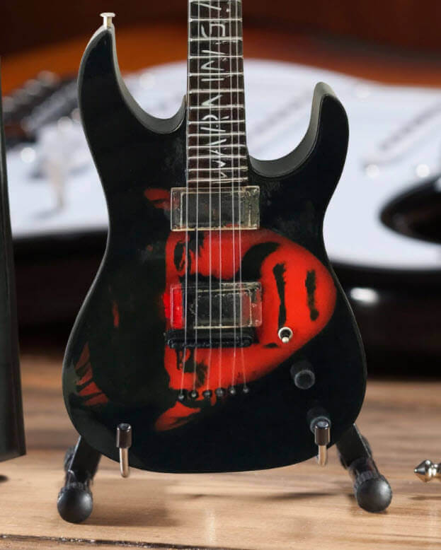 Réplique miniature de la guitare de collection « Frankenstein » de Kirk Hammett