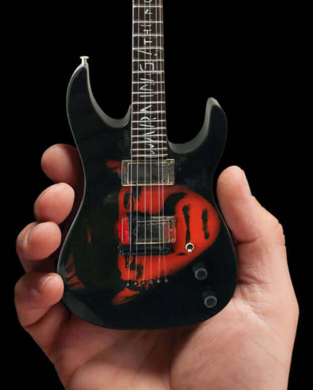 Réplique miniature de la guitare de collection « Frankenstein » de Kirk Hammett