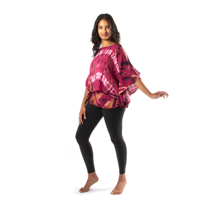 Haut à épaules fendues tie-dye violet style hippie
