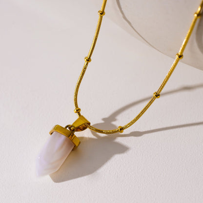 MAKEDA: Pendentif en améthyste monté sur un collier à chaîne perlée texturée peau de serpent