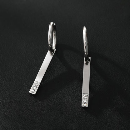 Style MAYLA : Créoles Argentées au Charme Minimaliste avec Trio de Zircons