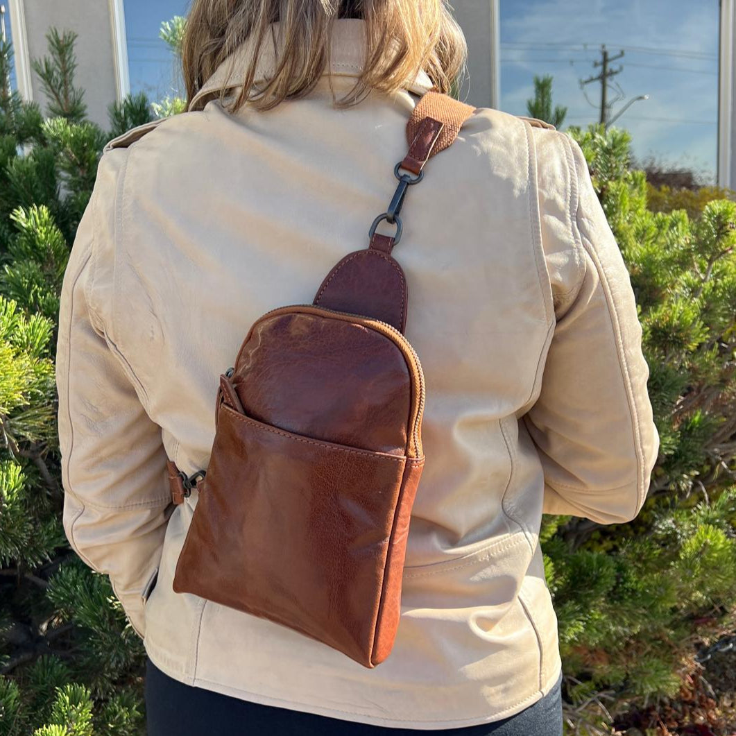 Sacoche de poitrine et sac à dos en cuir MET Andora