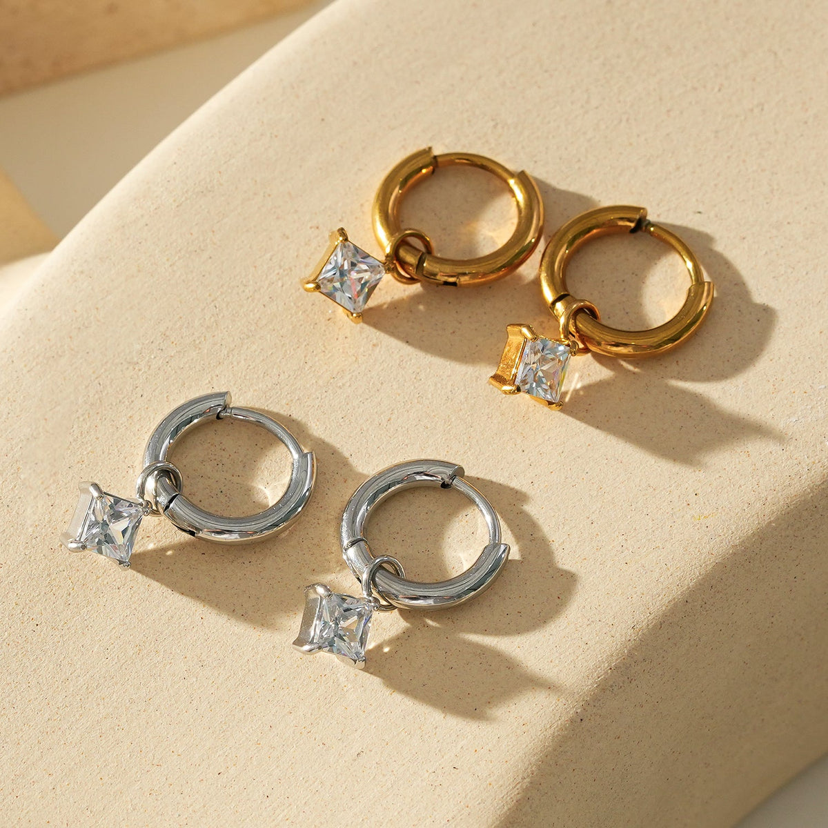 Créoles d'inspiration vintage MORANDI Gold avec breloques amovibles en moissanite
