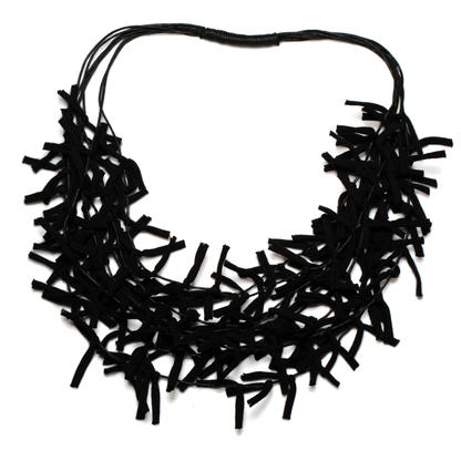 Collier en tissu noué multibrins