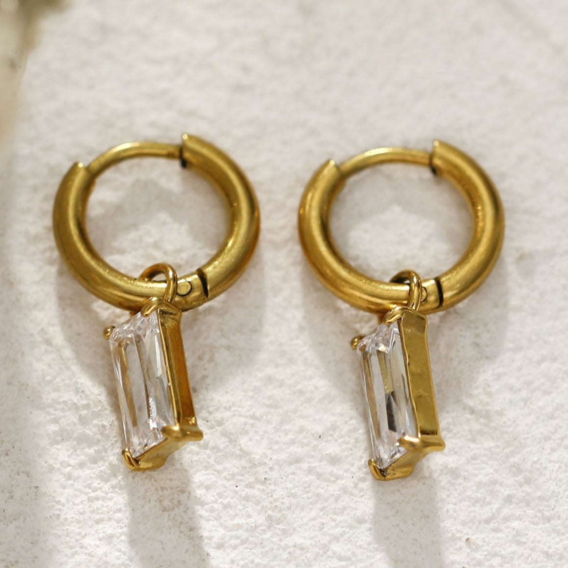 CACA Gold : Boucles d'oreilles créoles avec cristaux transparents, style vintage