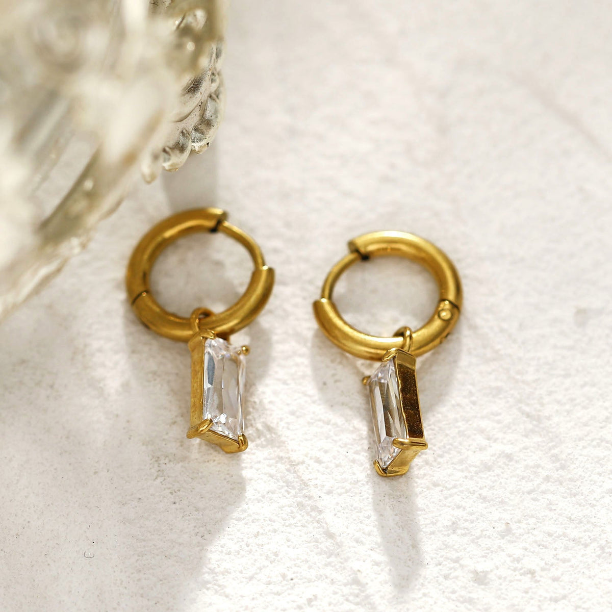 CACA Gold : Boucles d'oreilles créoles avec cristaux transparents, style vintage