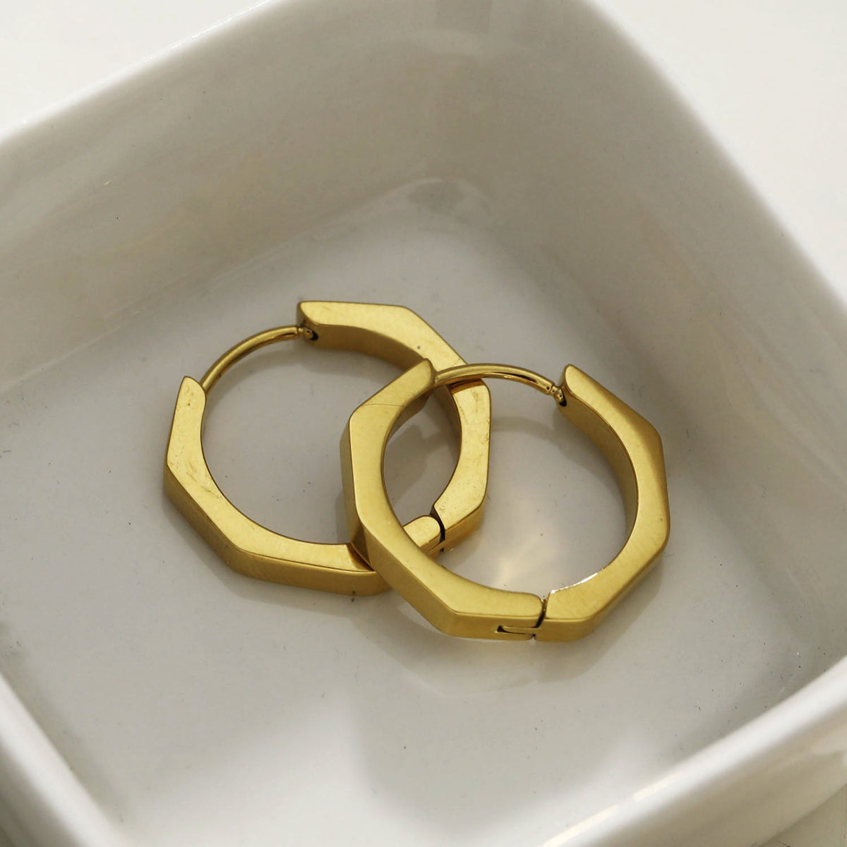 Boucles d'oreilles créoles contemporaines hexagonales BOLZANO Gold